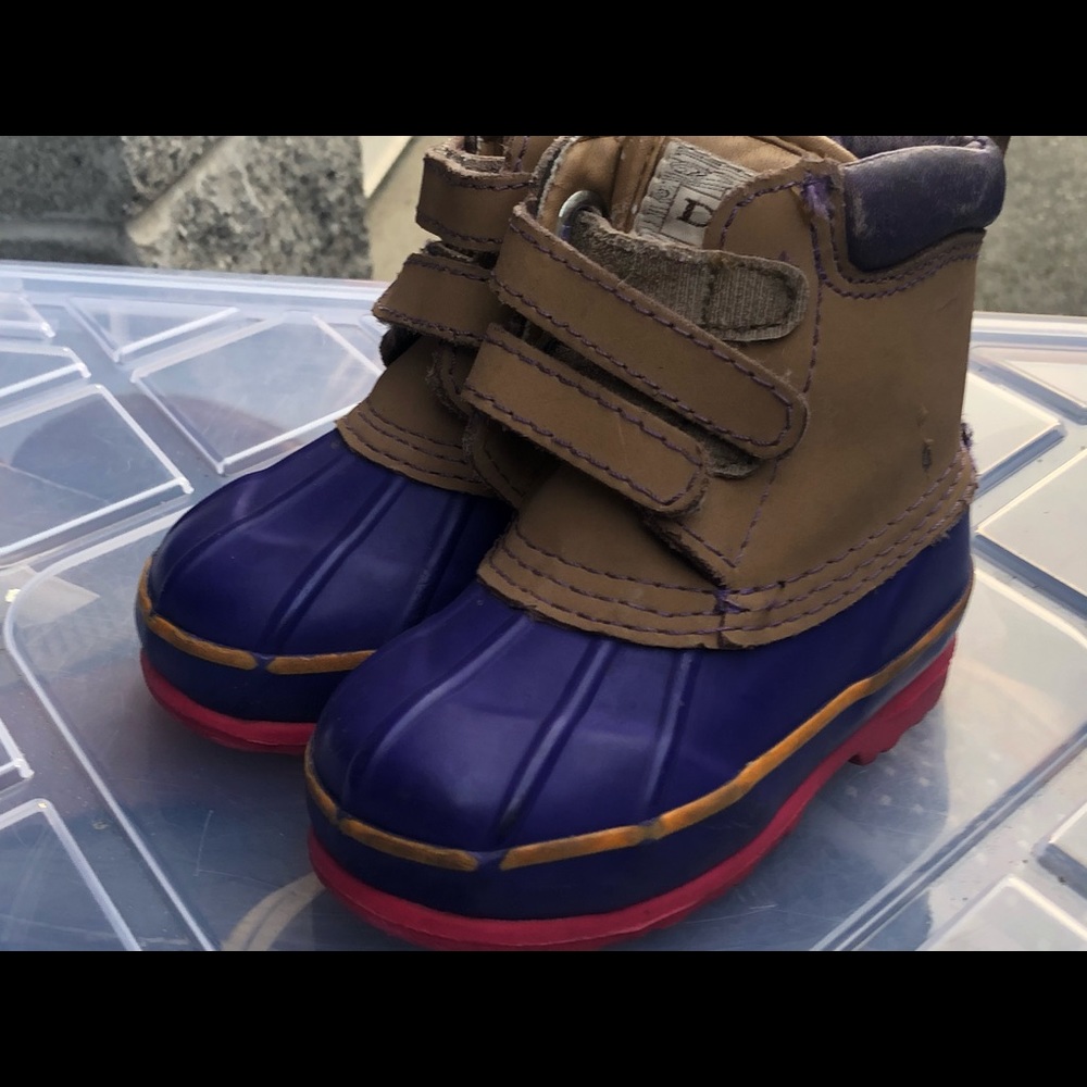 - Duck Boots toddler Tan/Purple Duck Boots Size 6